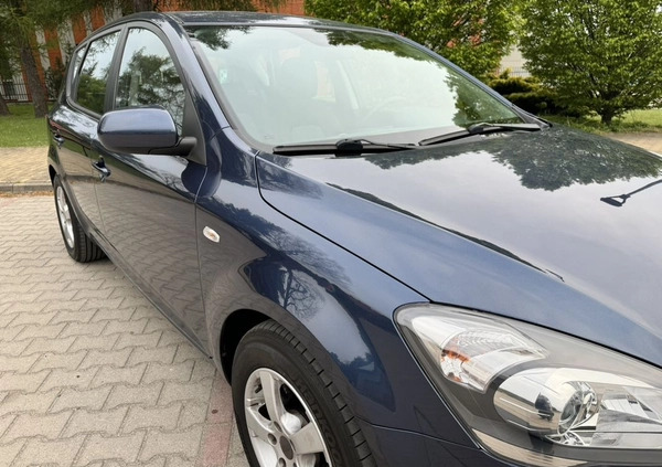 Kia Ceed cena 24900 przebieg: 145000, rok produkcji 2010 z Rymanów małe 631